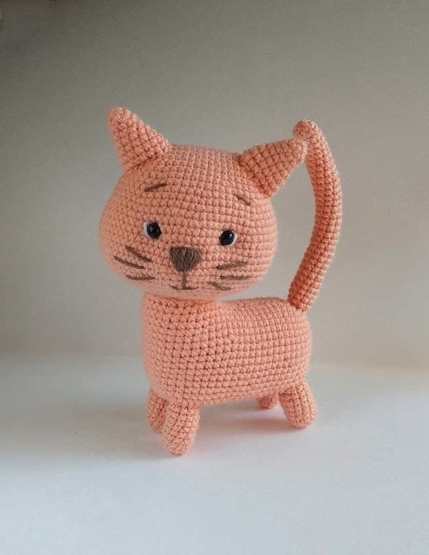 Хитрый розовый котенок амигуруми: схема вязания крючком