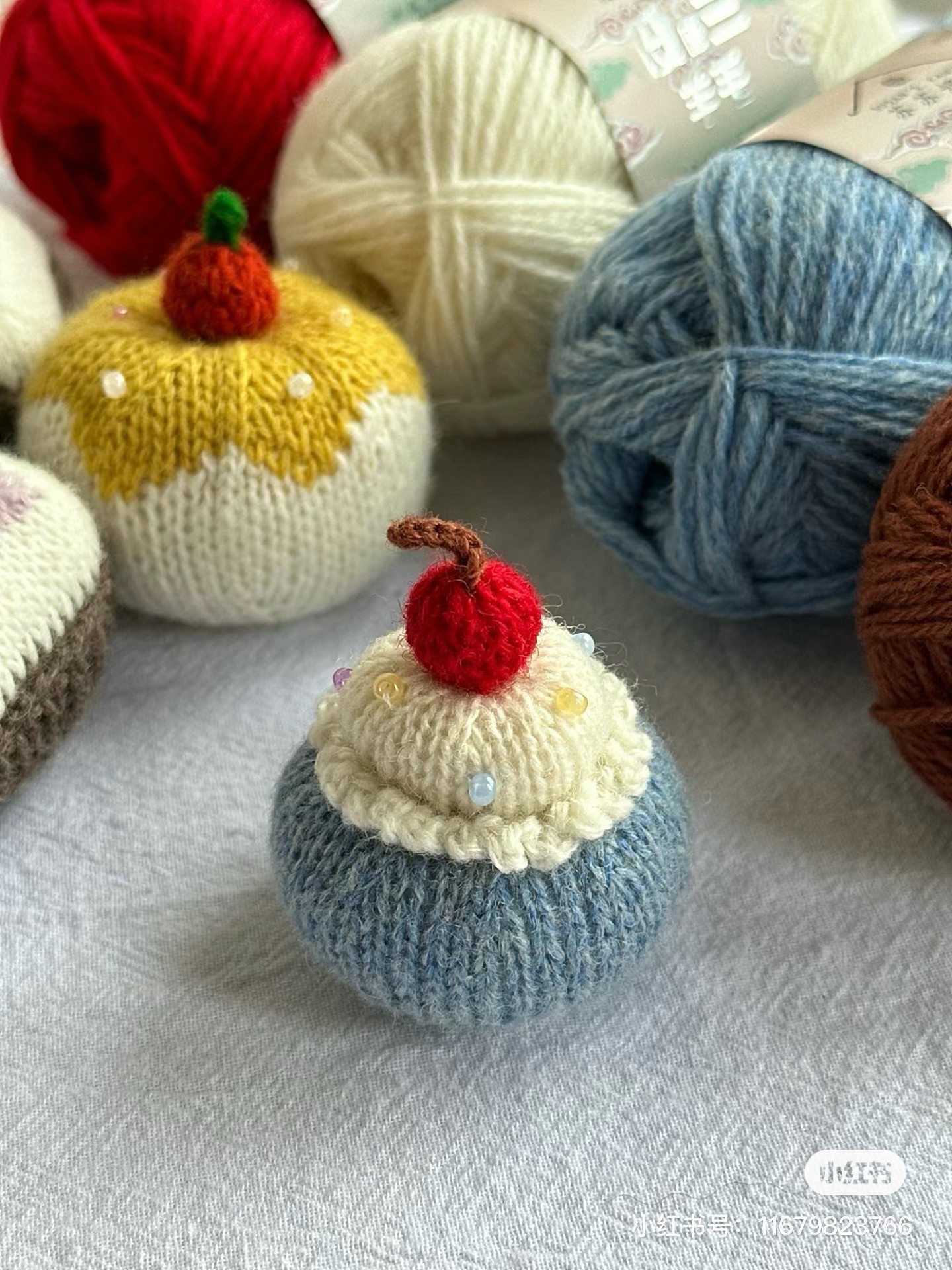 Knitted Cupcake Pattern Tutorial: Step-by-Step Guide for Knitting a Cute Mini Dessert with Cherry