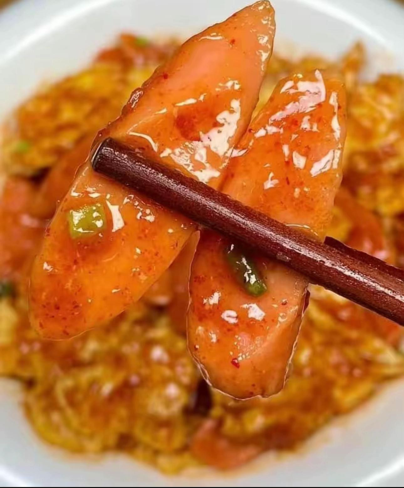 Lãm Trứng và Xúc Xích - Món Ăn Cực Bắt Cơm