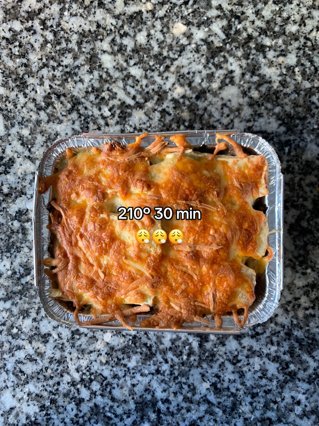 Lasaña de berenjena con champiñones, cebolla y queso crema