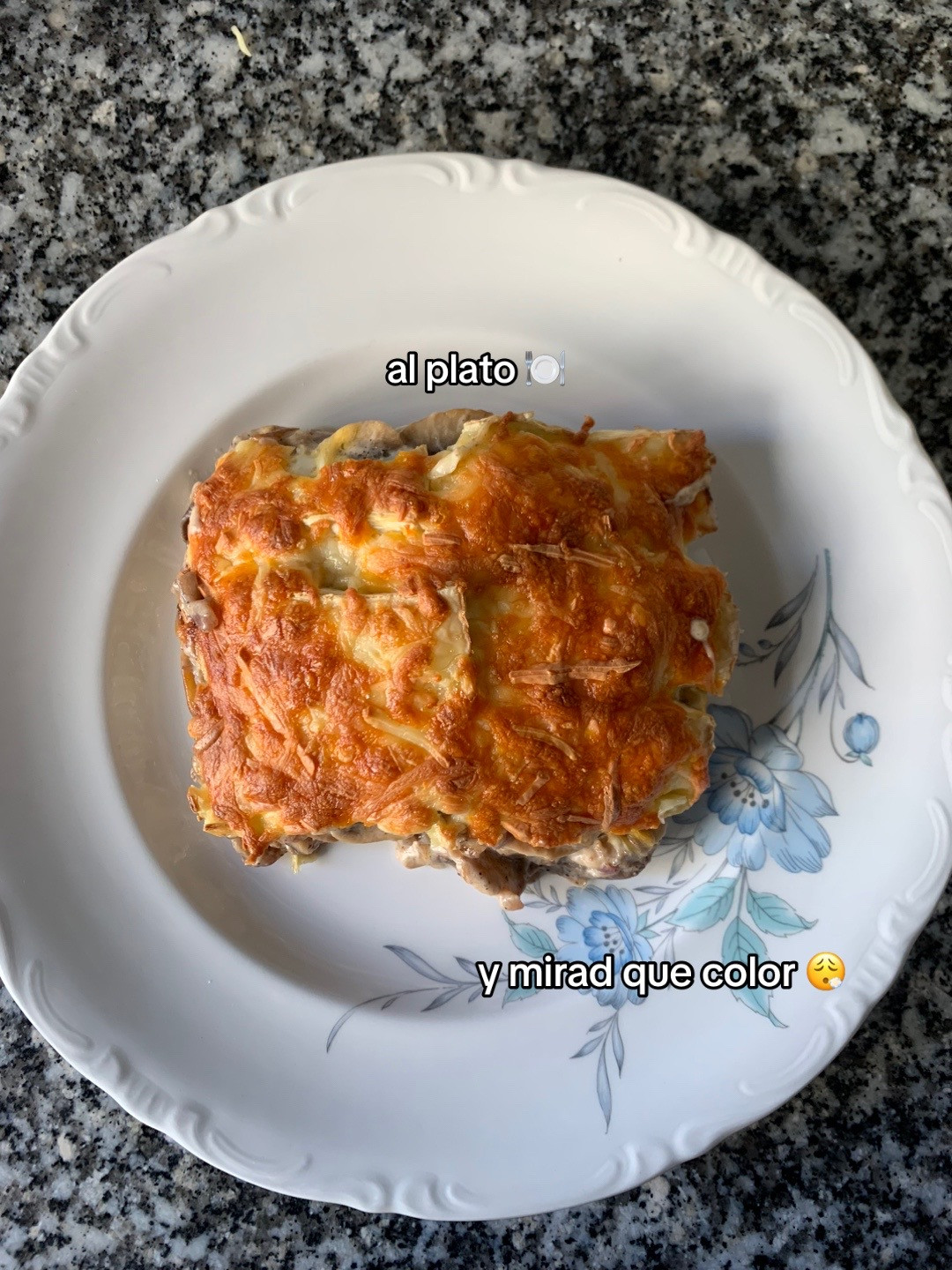 Lasaña de berenjena con champiñones, cebolla y queso crema