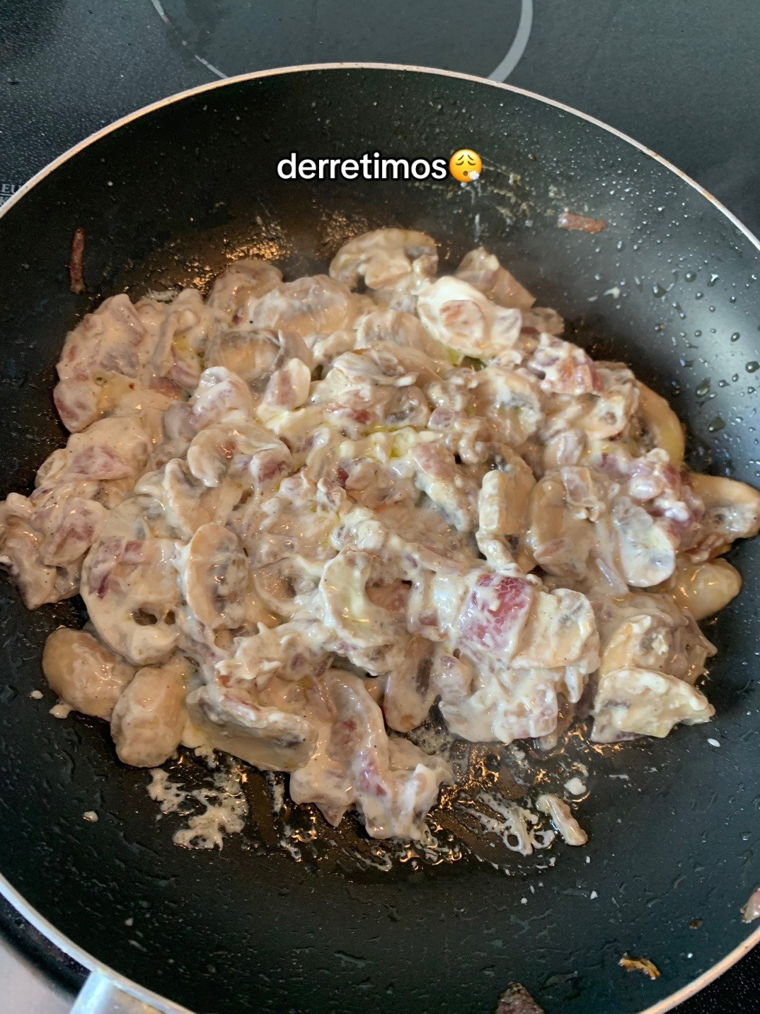 Lasaña de berenjena con champiñones, cebolla y queso crema