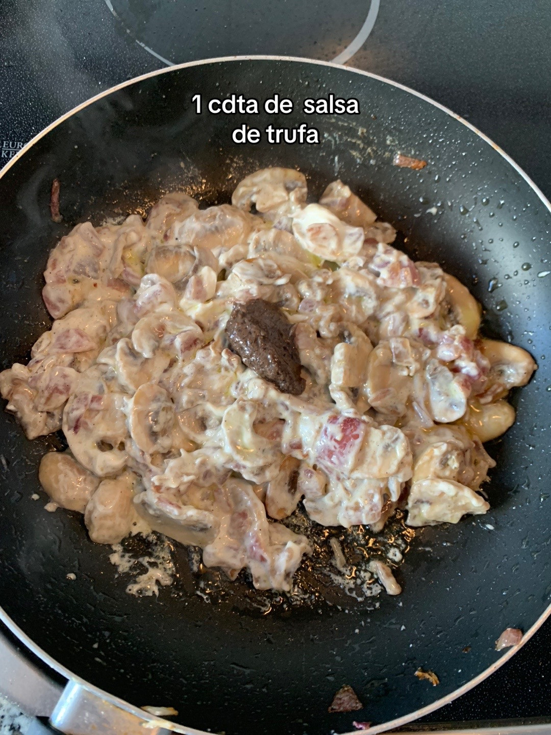 Lasaña de berenjena con champiñones, cebolla y queso crema