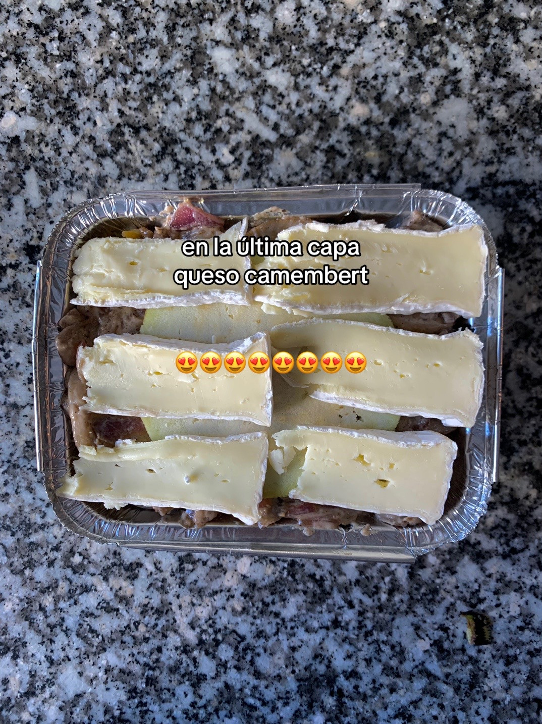 Lasaña de berenjena con champiñones, cebolla y queso crema