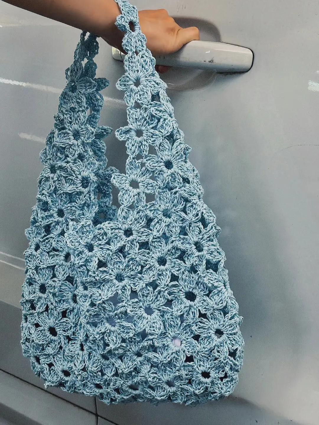 Light Blue Granny Flower Crochet Tote Bag Pattern and Tutorial