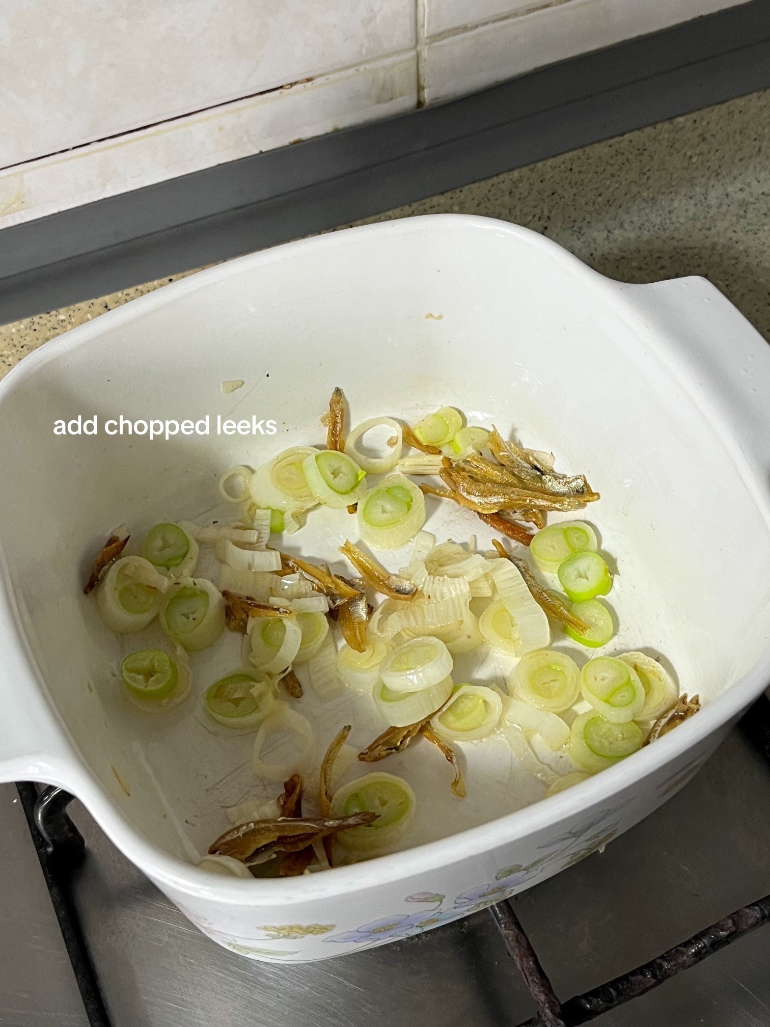 Make Egg Drop Soup with Me: Easy Korean Broth Recipe with Anchovies, Kelp, Leeks & Shimeiji Mushrooms