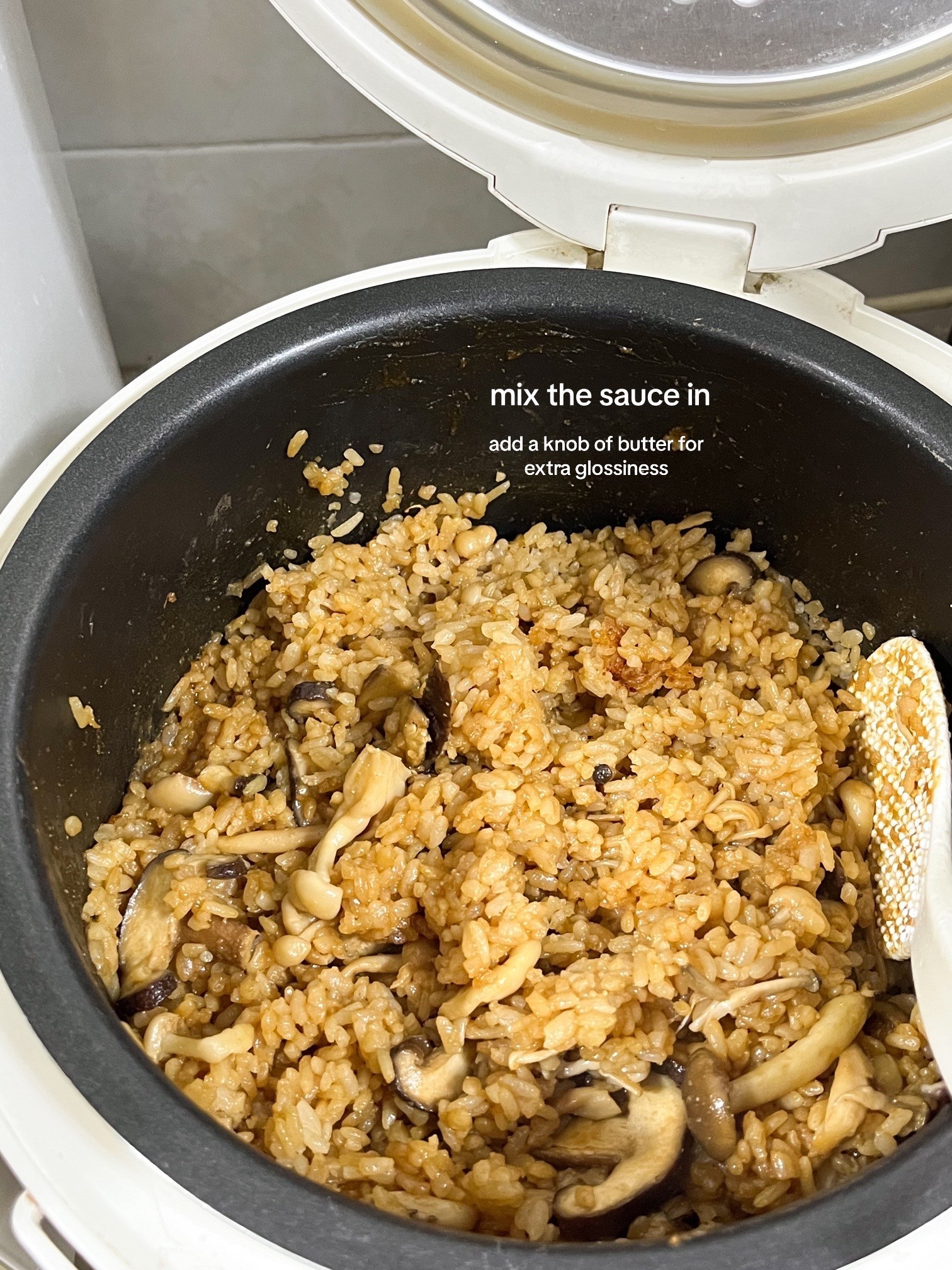 Make Miso Mushroom Pot Rice: A Simple One-Pot Meal with Enoki, Shiitake, and Shimeiji Mushrooms