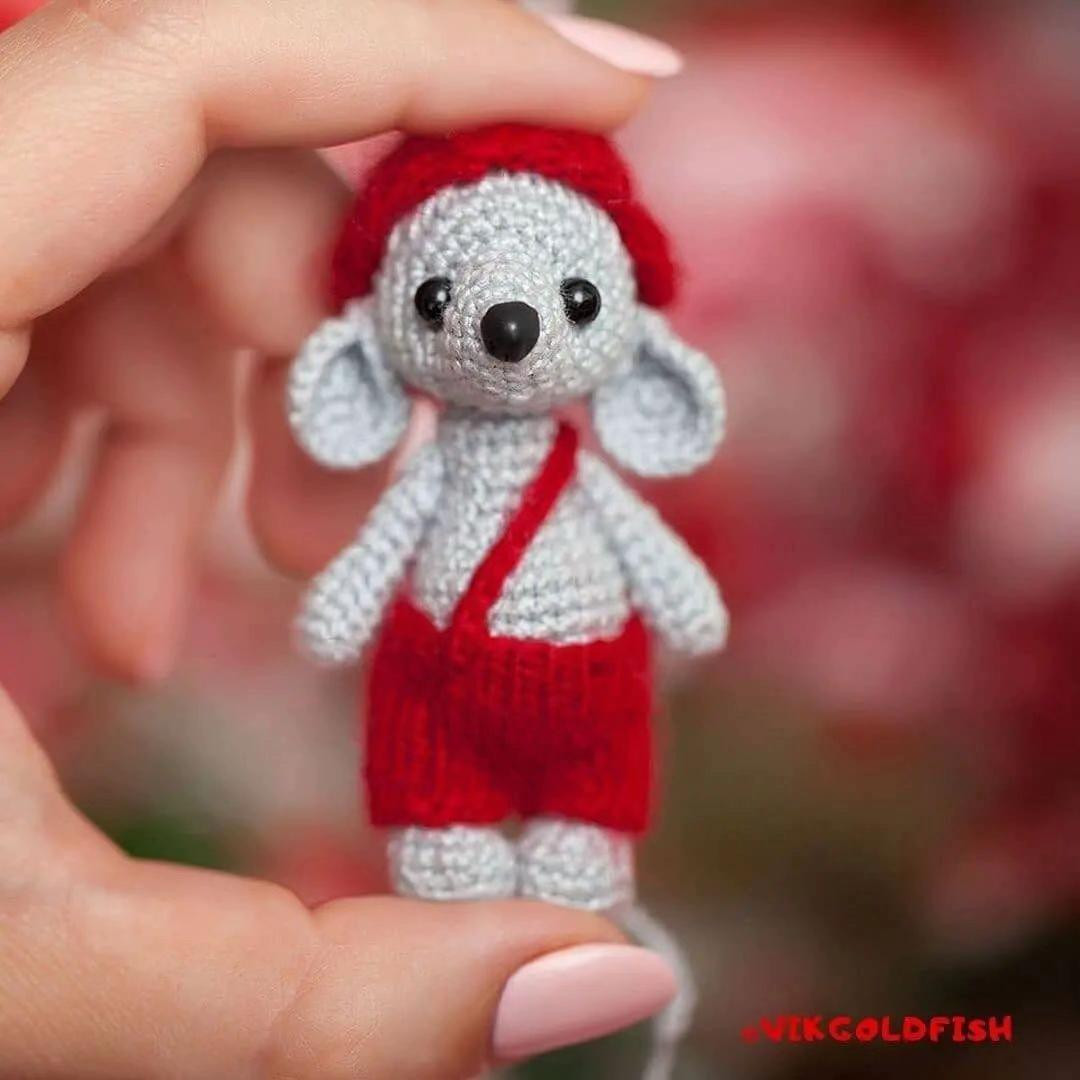 Маленький мышонок от @VIKGOLDFISH