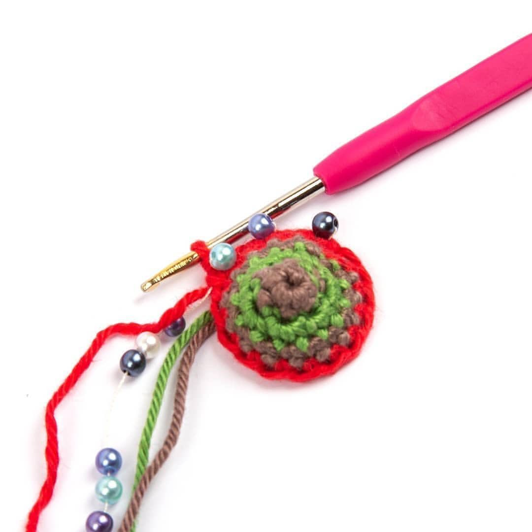 Мастер-класс по вязанию крючком новогодней ёлочки с бусинами: схема круга и пошаговая инструкция