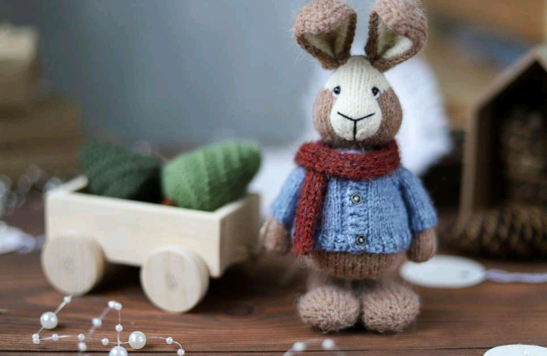 Мастер-класс вязание спицами кролик Патрик с кофточкой