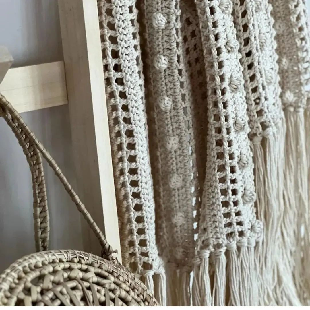 Mẫu đồ len mùa thu đông: Mũ có tua rua, khăn choàng và túi xách tròn từ Artelanas