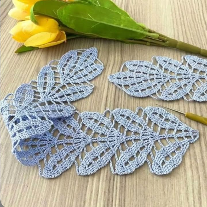 Mẫu móc len thêu ren hoa văn phức tạp, đồ trang trí bàn và thảm trải