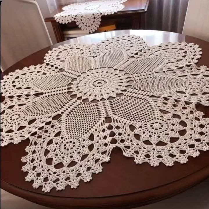 Mẫu móc len thêu ren hoa văn phức tạp, đồ trang trí bàn và thảm trải