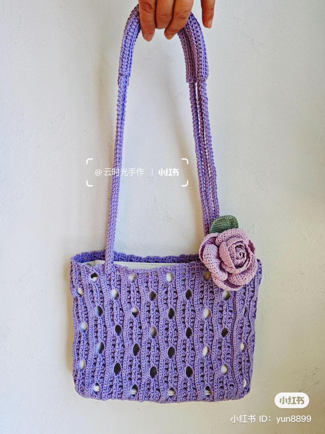 Mẫu móc túi xách màu tím họa tiết mắt lưới và hoa hồng