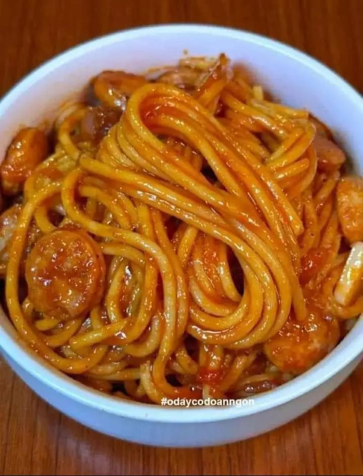 Mì ống sốt cà chua xúc xích đơn giản, ngon miệng