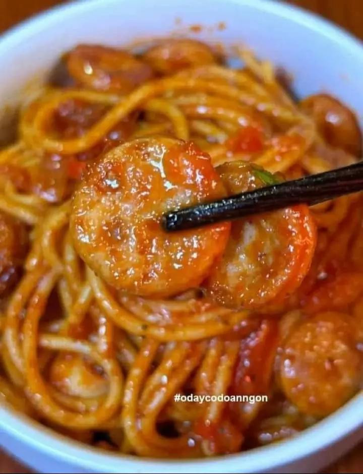 Mì ống sốt cà chua xúc xích đơn giản, ngon miệng