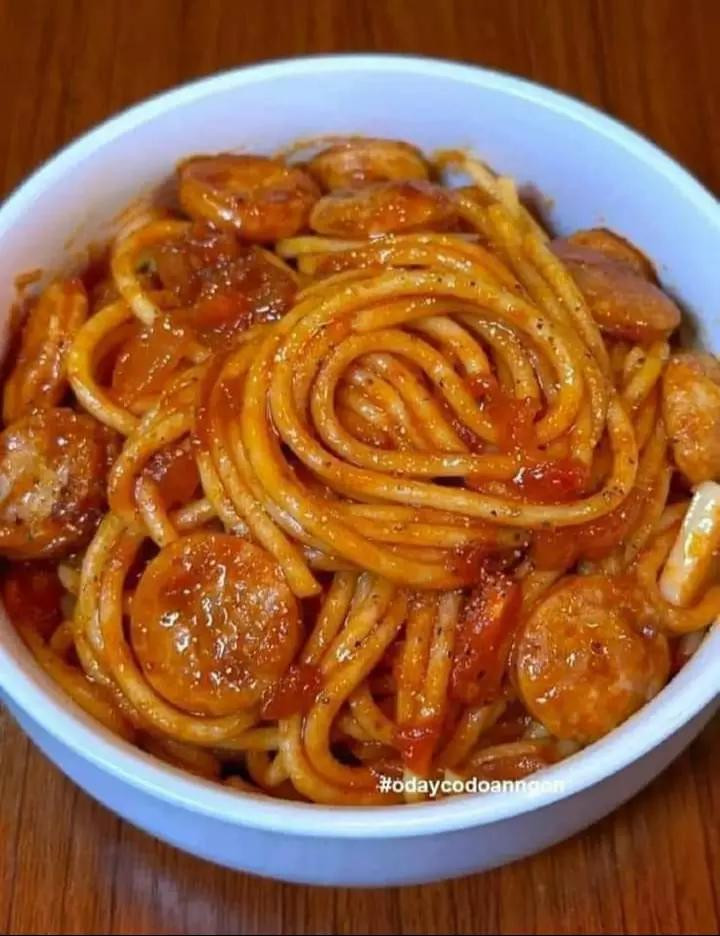 Mì ống sốt cà chua xúc xích đơn giản, ngon miệng