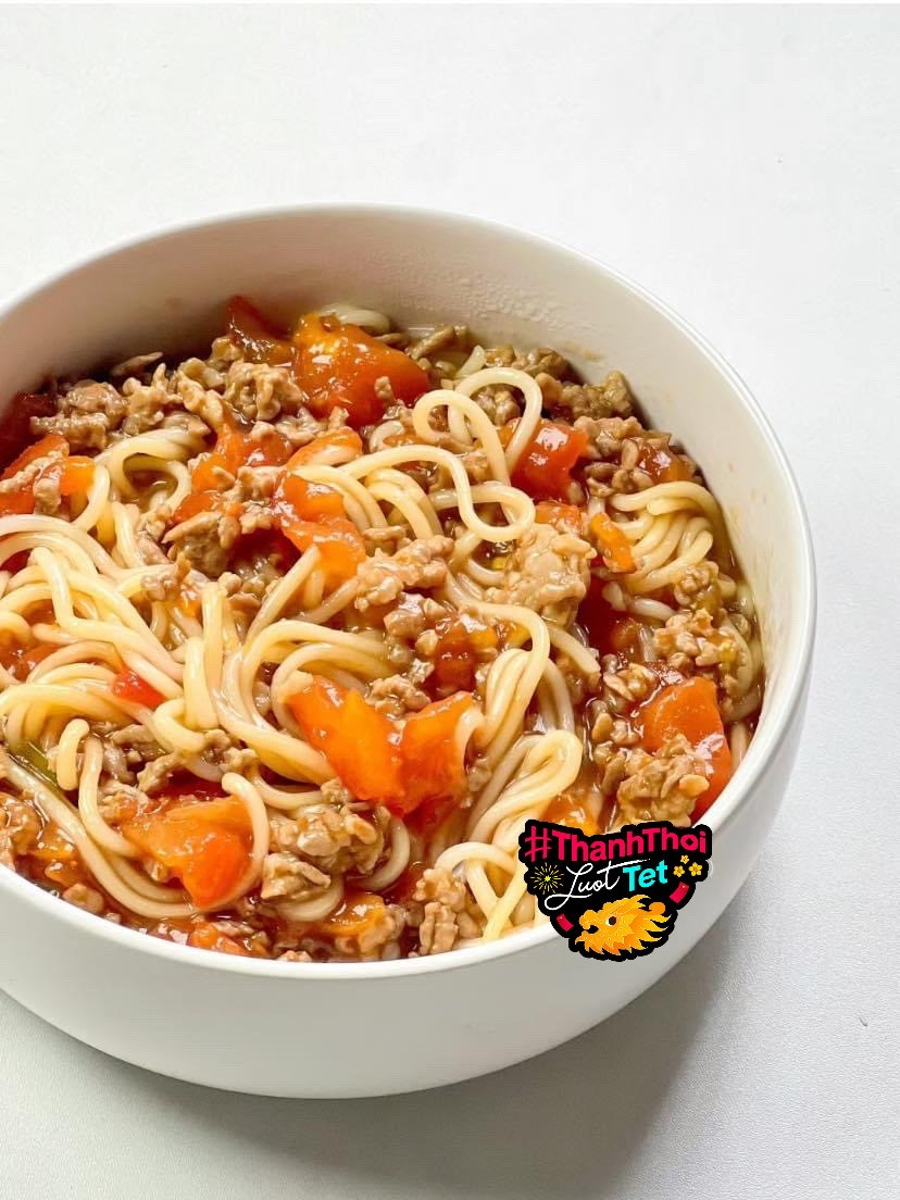 Mì trộn thịt băm cà chua sốt đậm đà