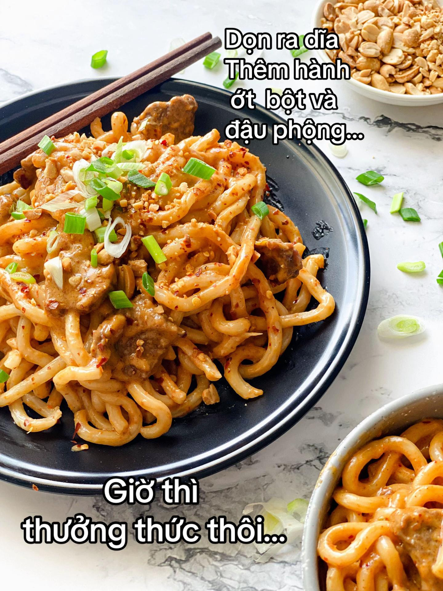 Mì Udon bò xào sốt bơ đậu phộng cay