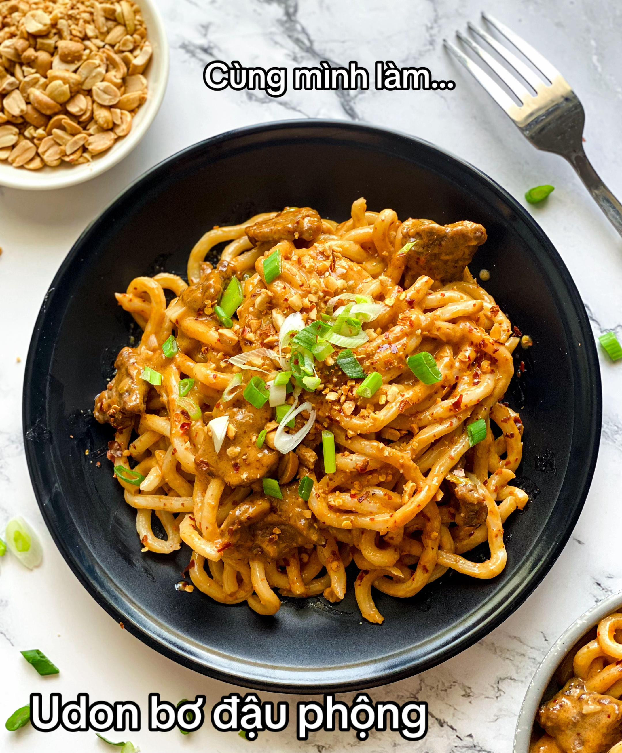 Mì Udon bò xào sốt bơ đậu phộng cay