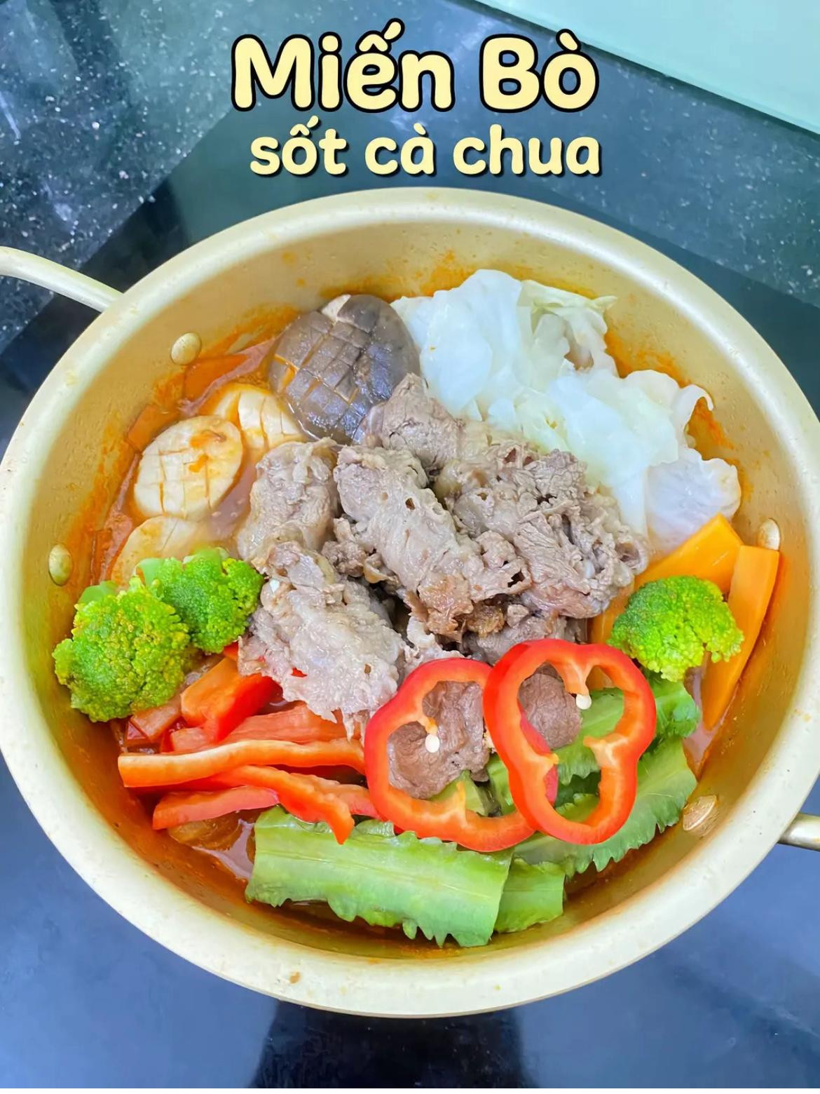 Miến Bò sốt cà chua với rau củ và ba chỉ bò