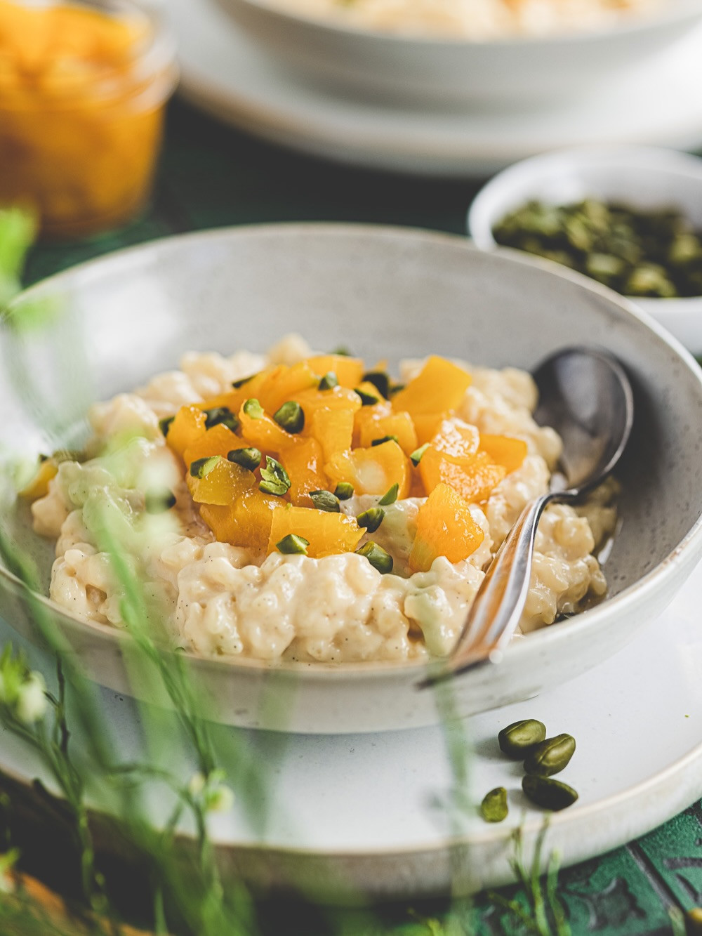 Milchreis Deluxe mit Pfirsich-Kompott und Pistazien – Cremiges Winterdessert