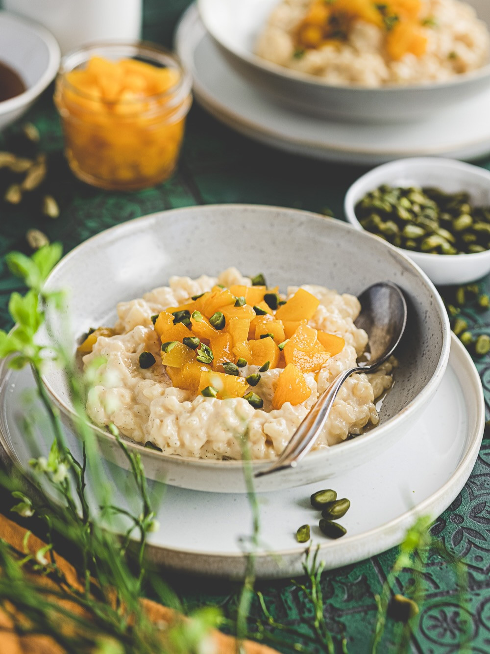 Milchreis Deluxe mit Pfirsich-Kompott und Pistazien – Cremiges Winterdessert