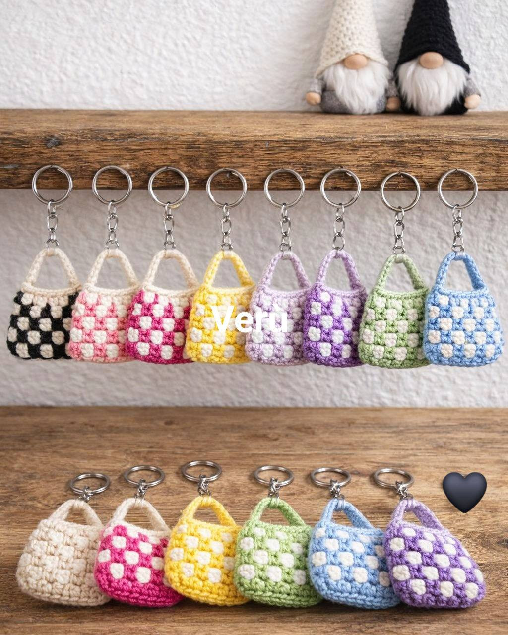 Mini Borsa Portachiavi in Crochet: Tutorial Completo con Puntino Granny Squares
