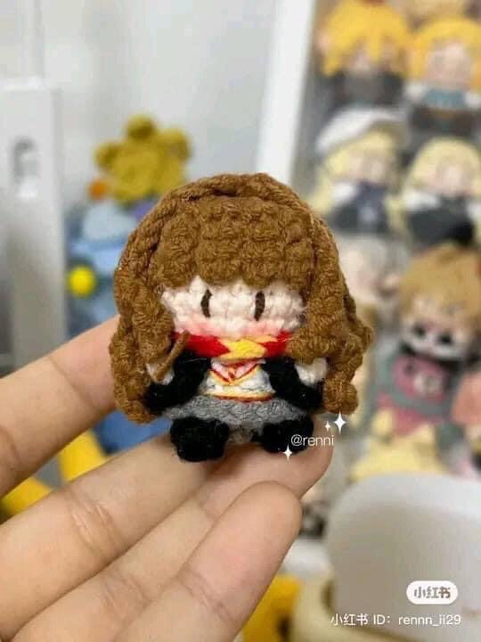 Mini Crochet Amigurumi Pattern for Ron Weasley and Hermione Granger Dolls with Detailed Stitch Instructions