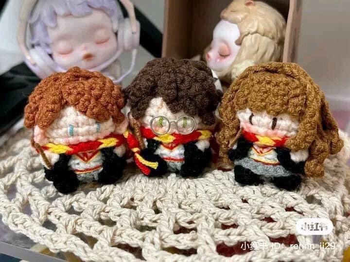 Mini Crochet Amigurumi Pattern for Ron Weasley and Hermione Granger Dolls with Detailed Stitch Instructions