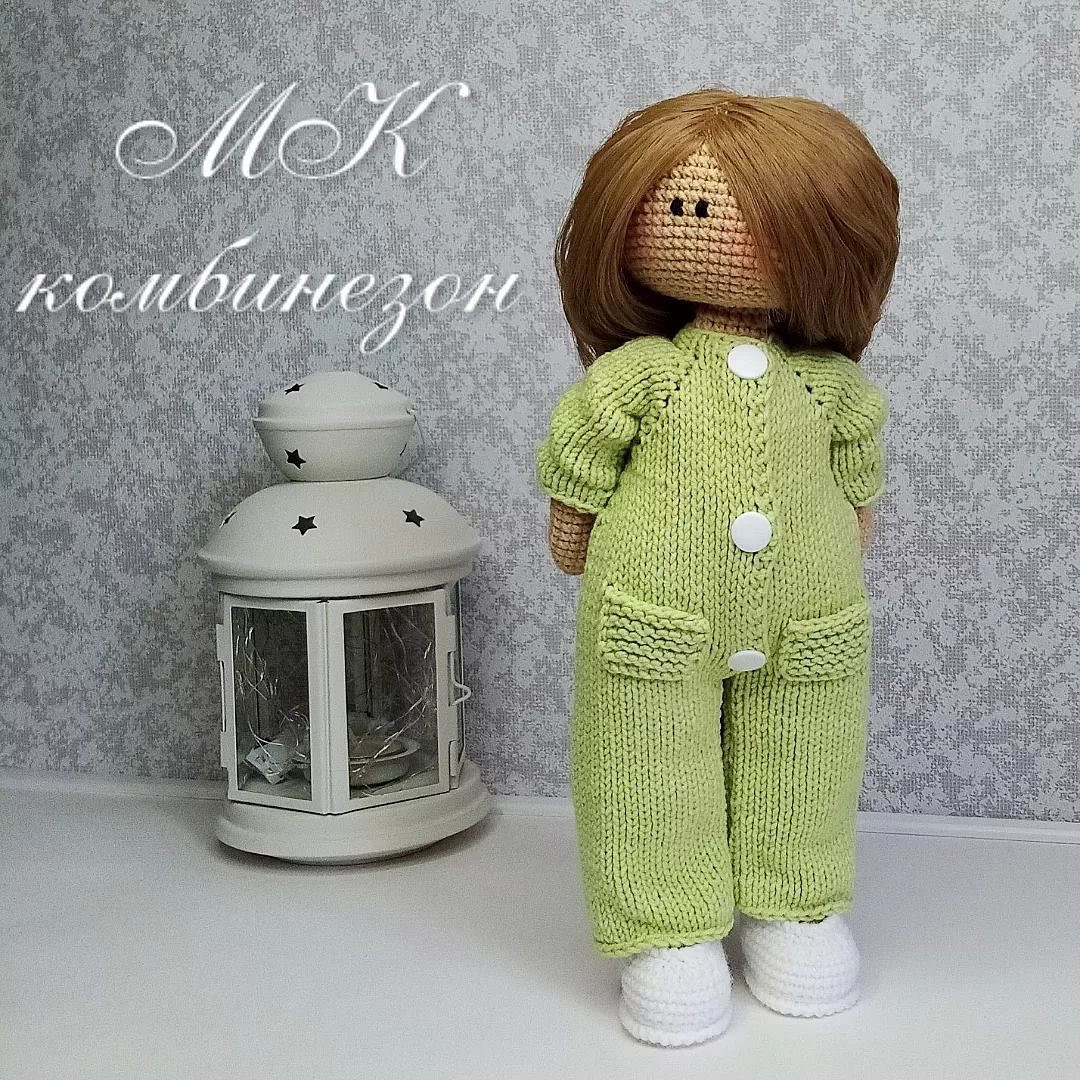 МК комбинезон для куклы спицами: пошаговая инструкция вязания зеленого костюма с карманами