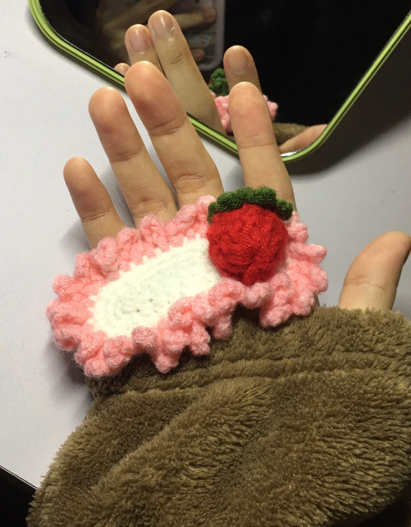 Móc kẹp tóc hình bánh kem dâu tây