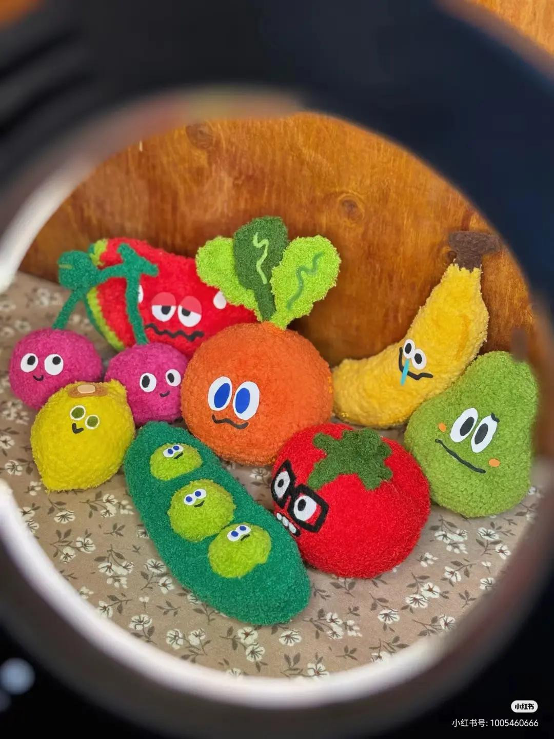 Mojo Family Ding Ding: Cute Fuzzy Fruit and Vegetable Amigurumi Patterns