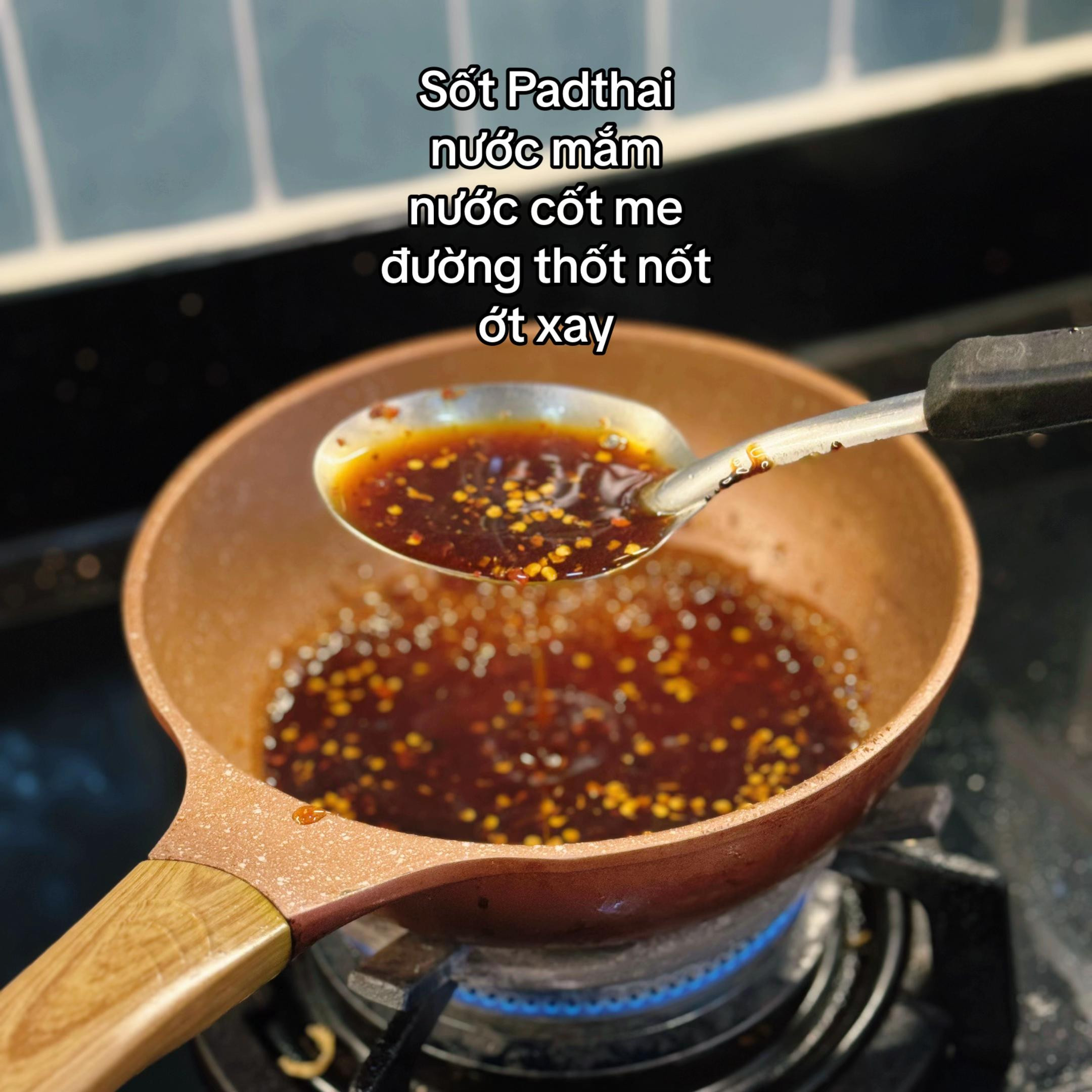 Món Padthai Heo Quay - Công thức nấu mì xào Thái với thịt heo quay, tàu hủ chiên và giá đỗ