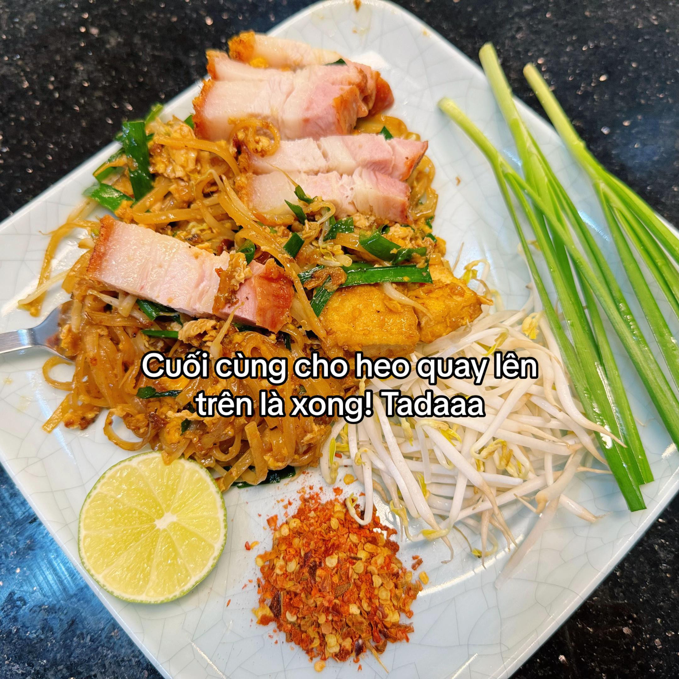 Món Padthai Heo Quay - Công thức nấu mì xào Thái với thịt heo quay, tàu hủ chiên và giá đỗ