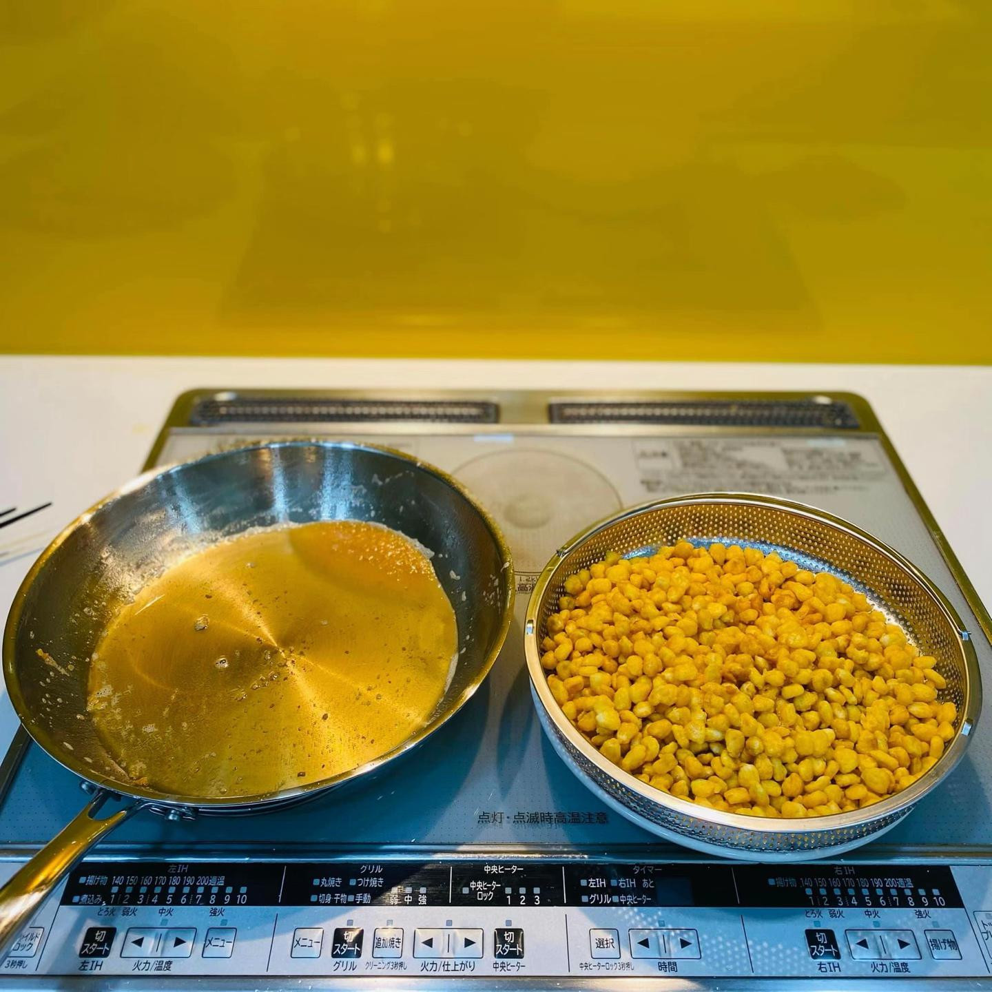 Ngô chiên lắc phô mai giòn tan, món ăn vặt đơn giản từ ngô ngọt, bột chiên giòn và trứng gà