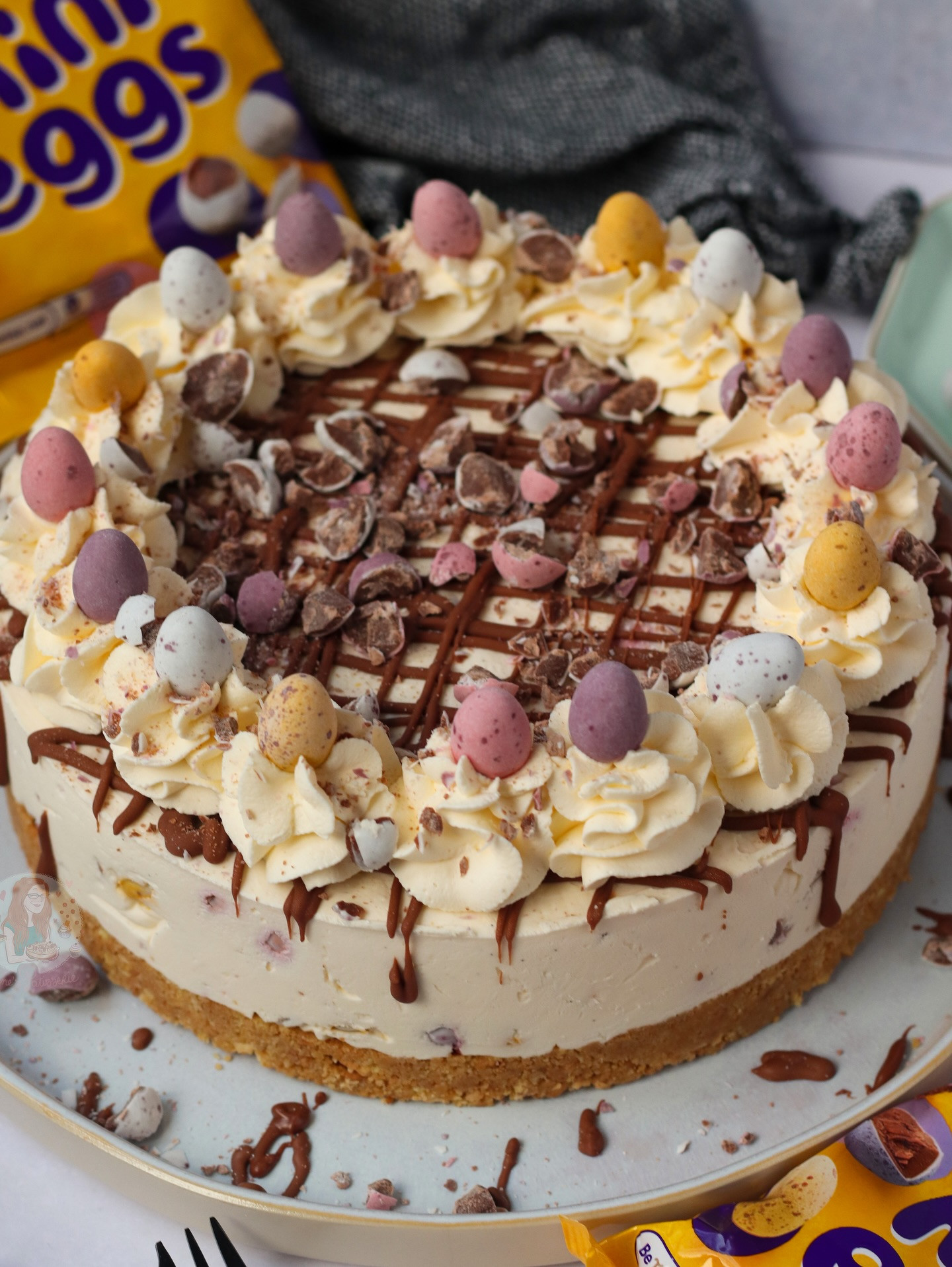 No-Bake Cadbury Mini Egg Cheesecake with Cream Cheese Filling and Chocolate Drizzle