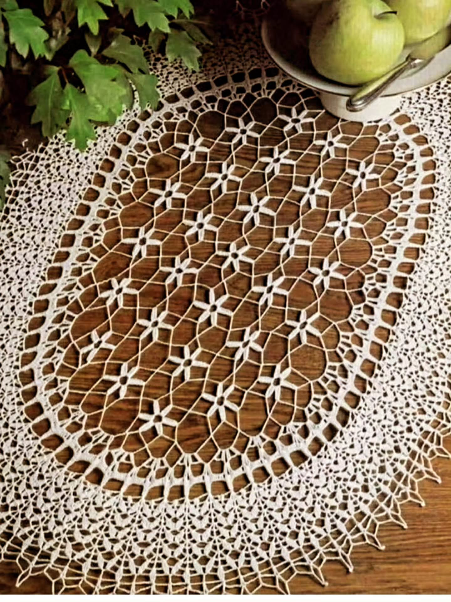 Oval Lace Crochet Table Runner Pattern with Floral Design