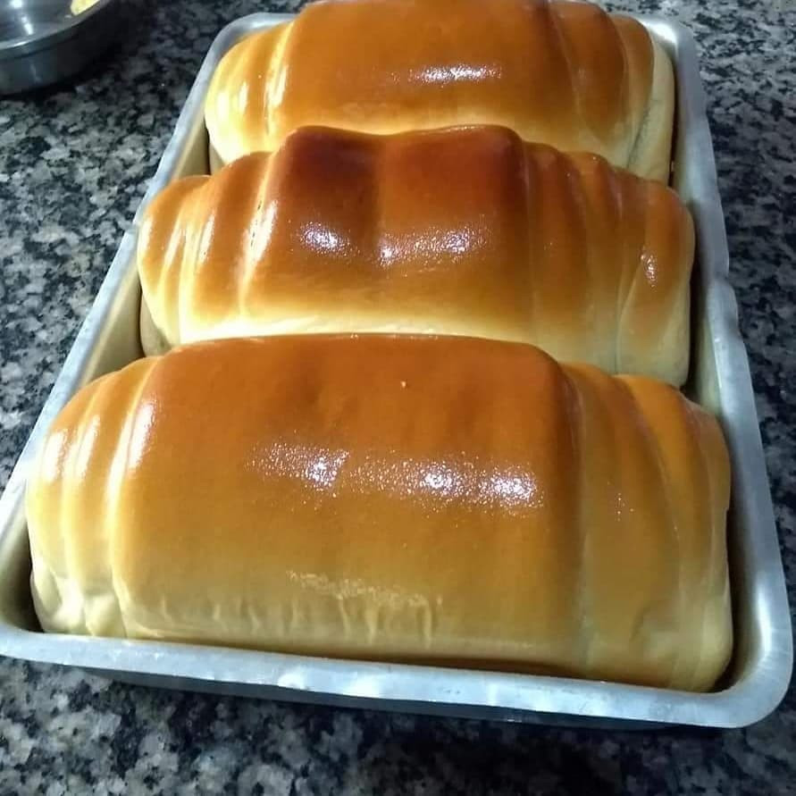 Pão Caseiro Dourado: Receita de Pão Artesanal Suave com Gema e Leite