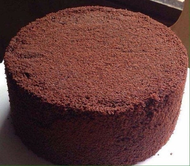 Pão de Ló de Nutella: Bolo chocolate esponjoso với nguyên liệu chính là Nutella, bơ và bột cacao