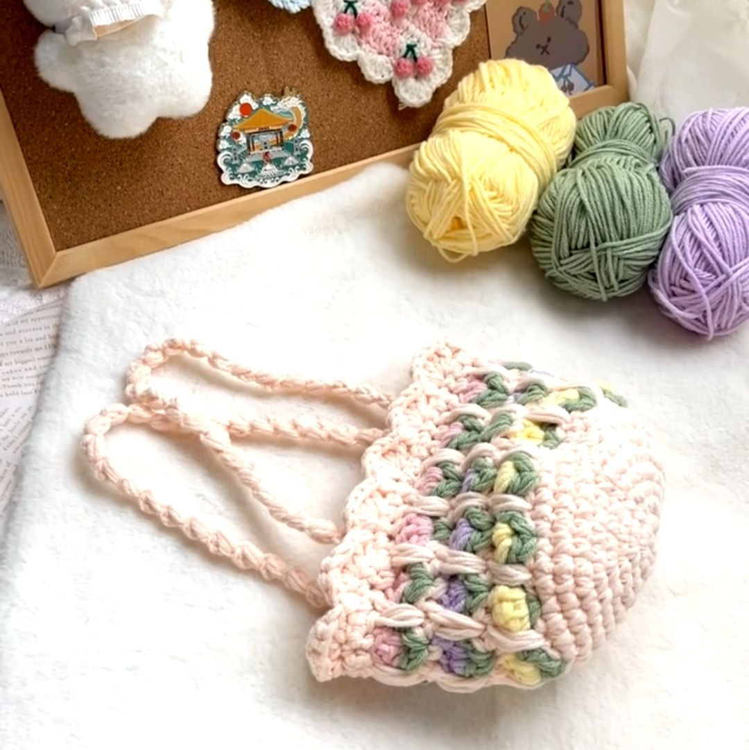 Pastel Crochet Basket Bag Pattern with Leaf Stitch