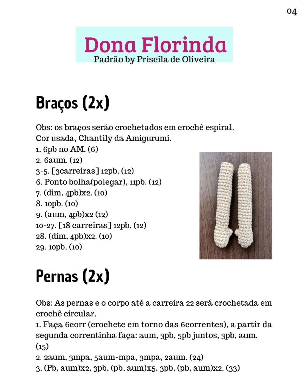 Patrón Amigurumi Dona Florinda: Búp bê tóc quăn với váy màu xanh và hồng