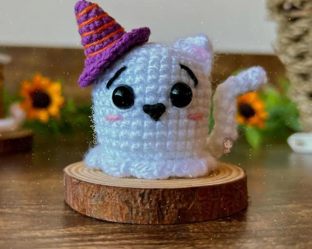 Patrón Amigurumi Gato Fantasma Halloween con Sombrero