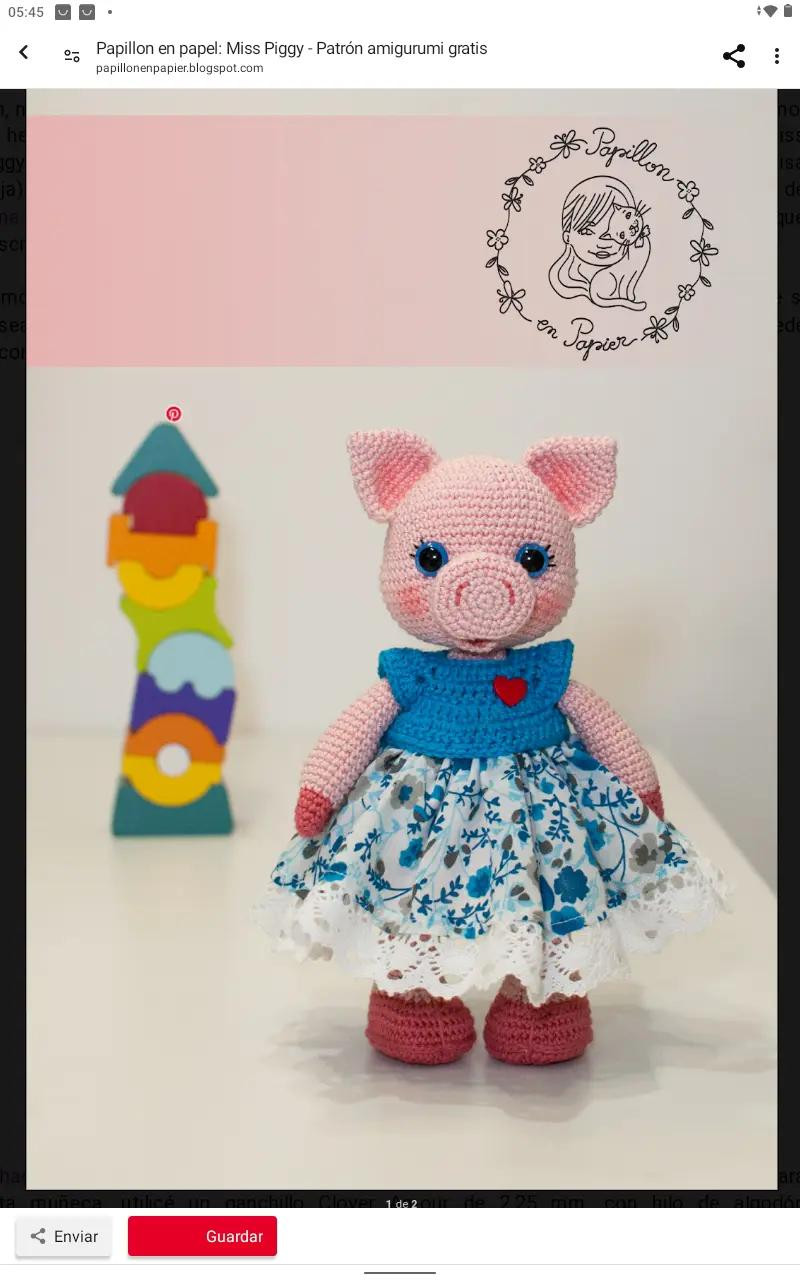 Patrón amigurumi Miss Piggy con vestido floral