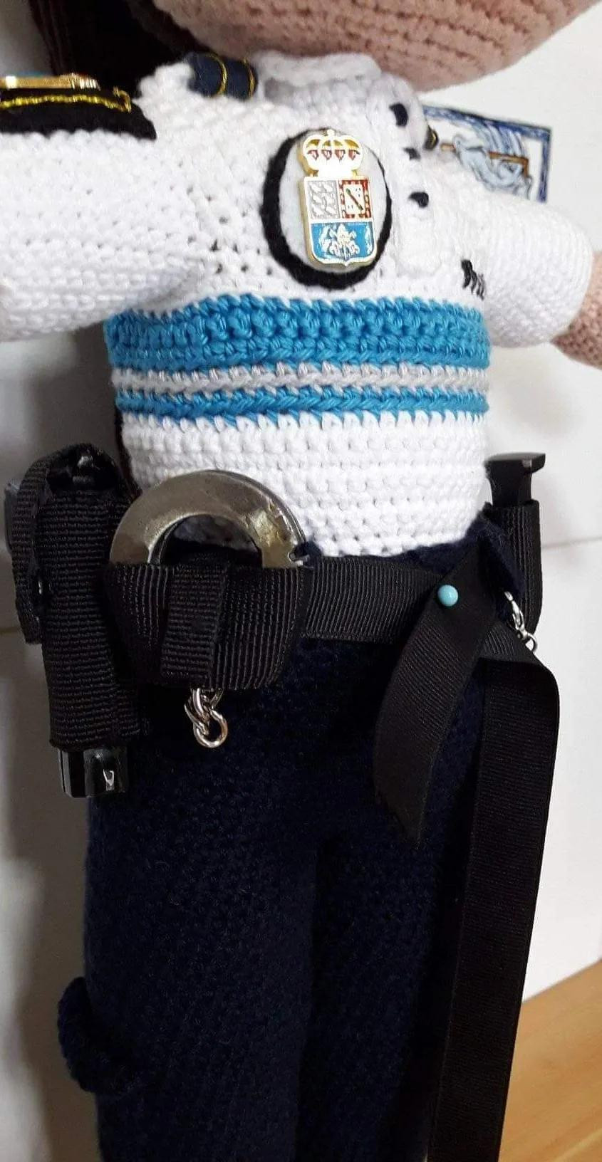 Patrón Amigurumi Muñeca Policía Española Merce