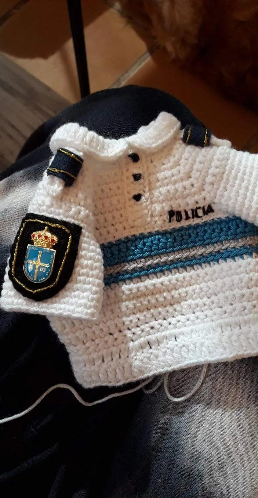 Patrón Amigurumi Muñeca Policía Española Merce