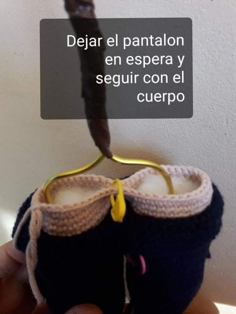 Patrón Amigurumi Muñeca Policía Española Merce