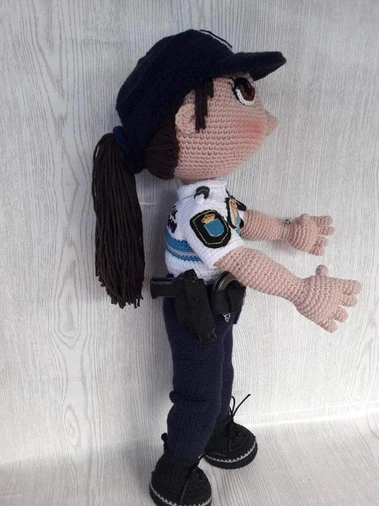 Patrón Amigurumi Muñeca Policía Española Merce
