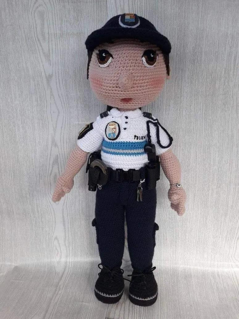 Patrón Amigurumi Muñeca Policía Española Merce