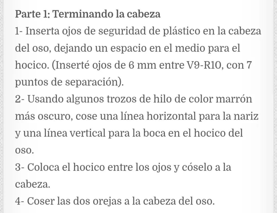 Patrón Amigurumi Oso Navideño: Guía de Tejido a Crochet con Suéter Verde y Bufanda Roja